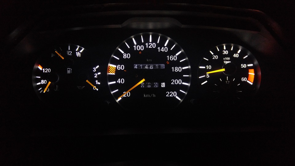 Приладова панель W124 3