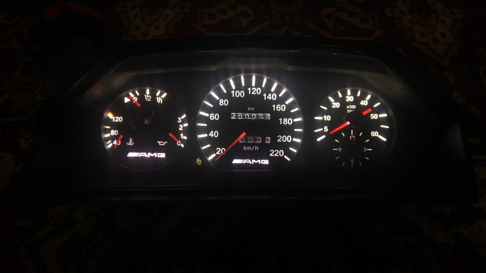 Приладова панель W124 2