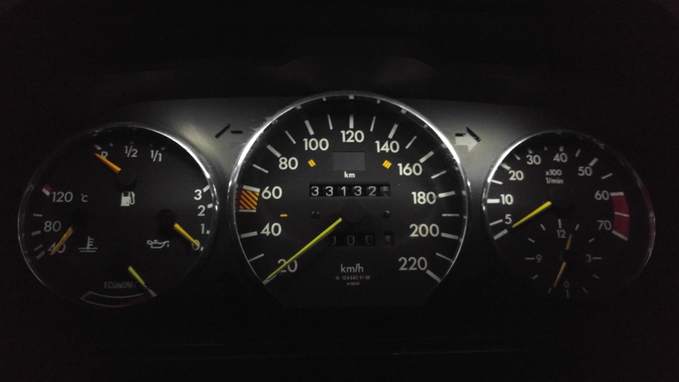 Приладова панель W124 1