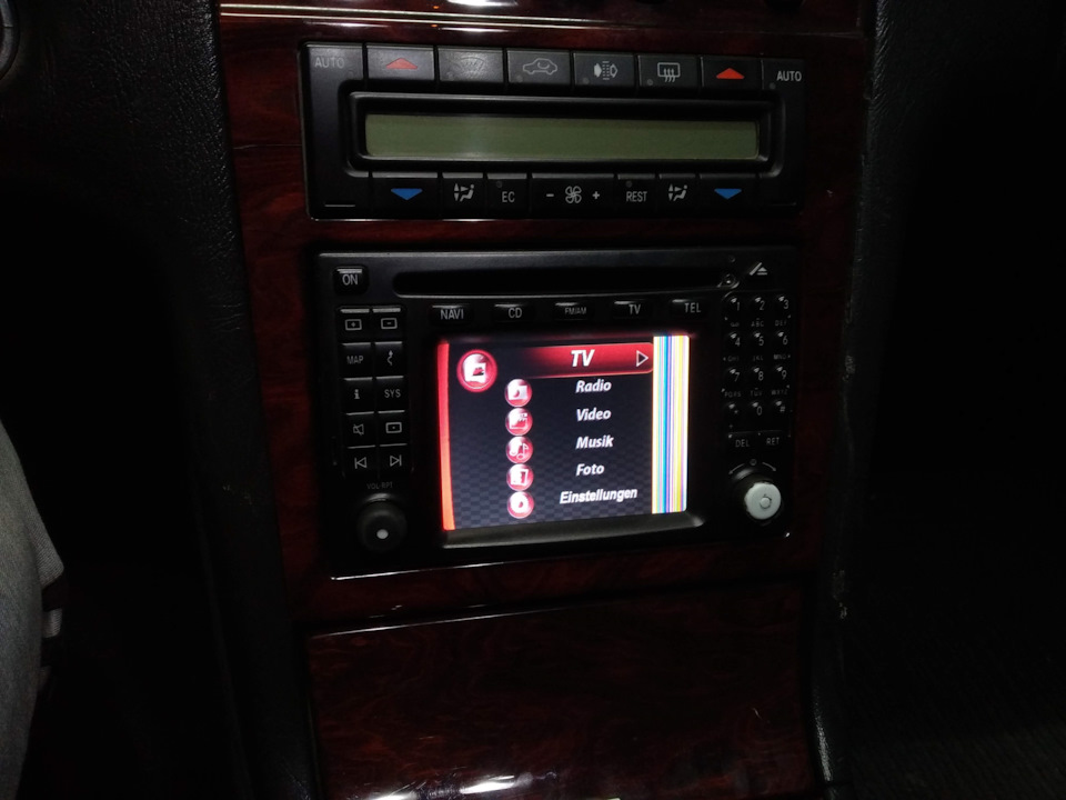 Mercedes command 2.0 з USB і мультимедіа 1