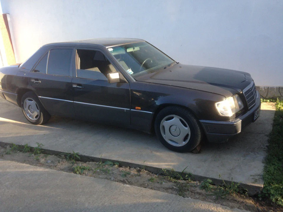 Знайшов фотки на телефоні свого W124.