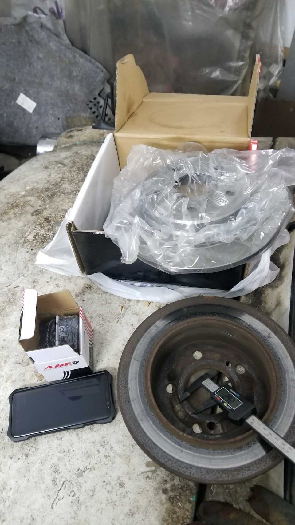 заміна задніх гальмівних дисків і колодок на w124 3