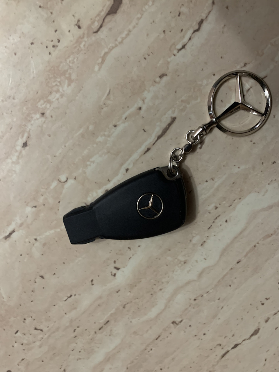 Зустрічають по одягу... або заміна корпусу ключа. 1