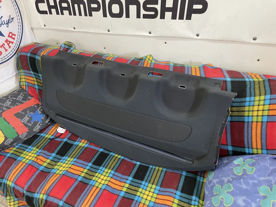 Затемнення або встановлення шторок.