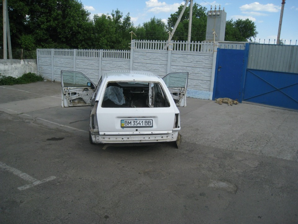 вирішив помити всі Мерседеси, і цю малу не залишив поза увагою)) 3