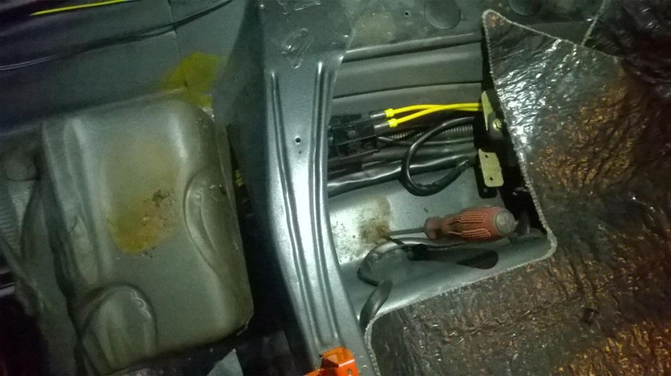в салоні під килимом 1
