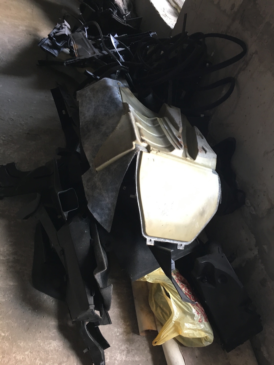 може кому потрібні запчастини на w210 3