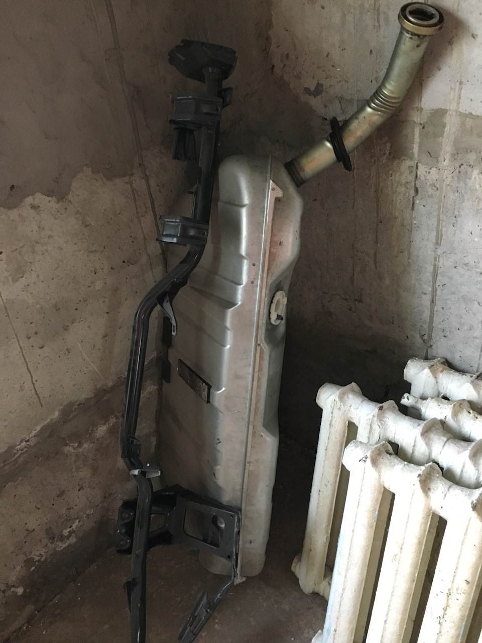 може кому потрібні запчастини на w210 2