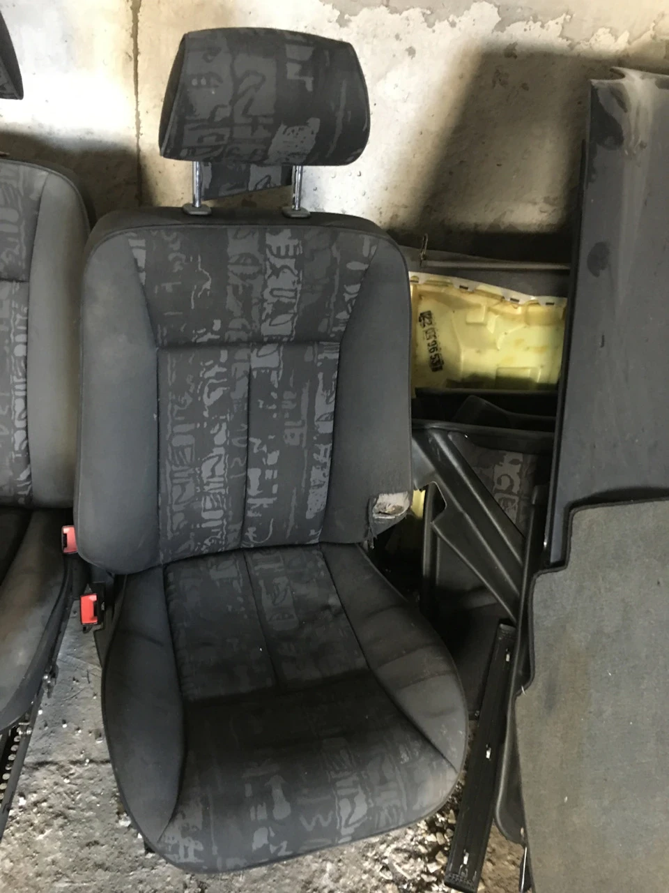може кому потрібні запчастини на w210