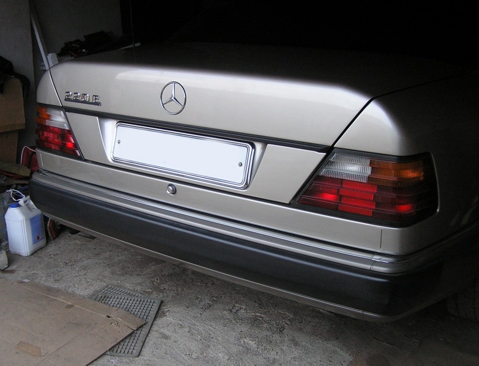 Бленда з купехи на багажник w124… 2