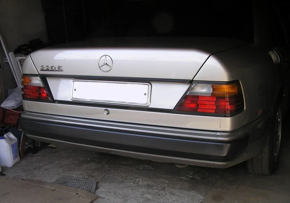 Бленда з купехи на багажник w124…