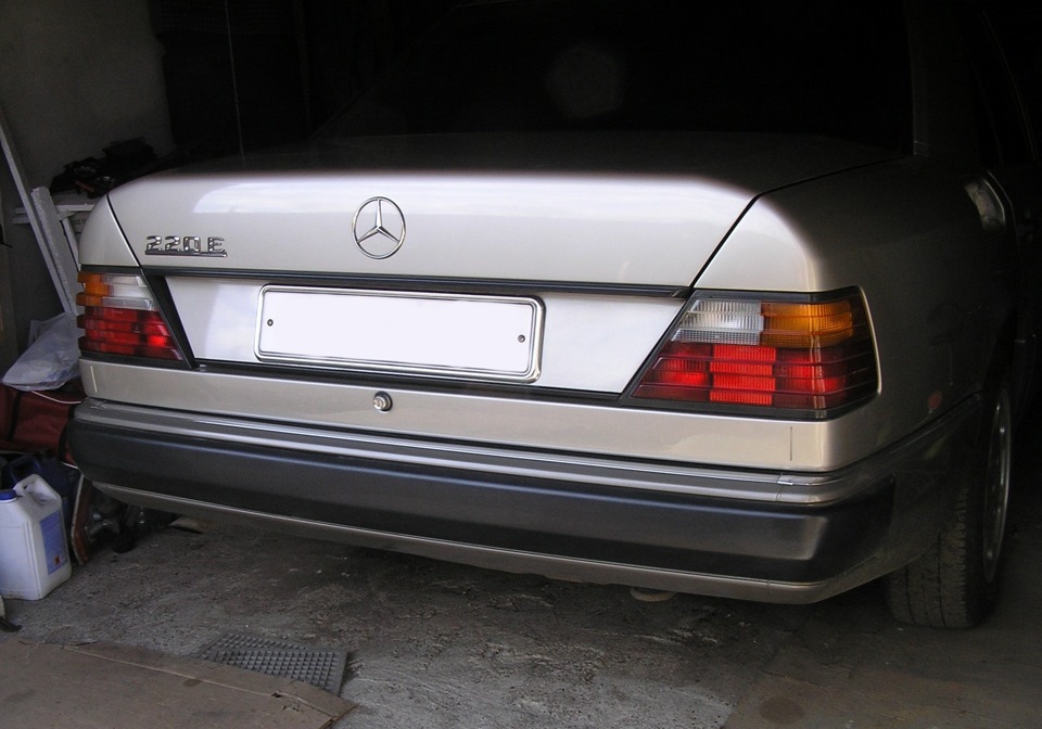 Бленда з купехи на багажник w124… 1