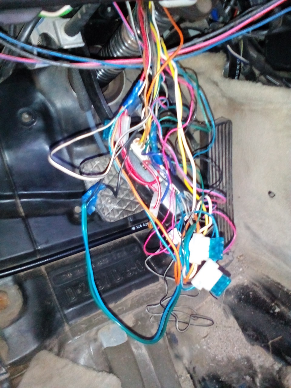 DIY Підключення сигналізації до вакуумного центрального замку W 124 2