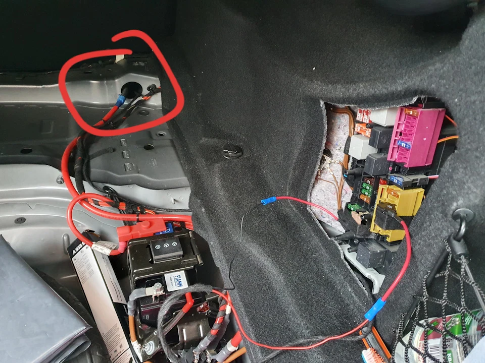 Протяжка проводки з багажника в салон w212