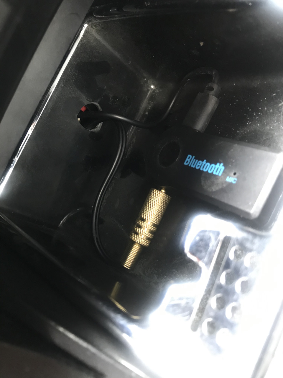 Музика по Bluetooth в 211) 3