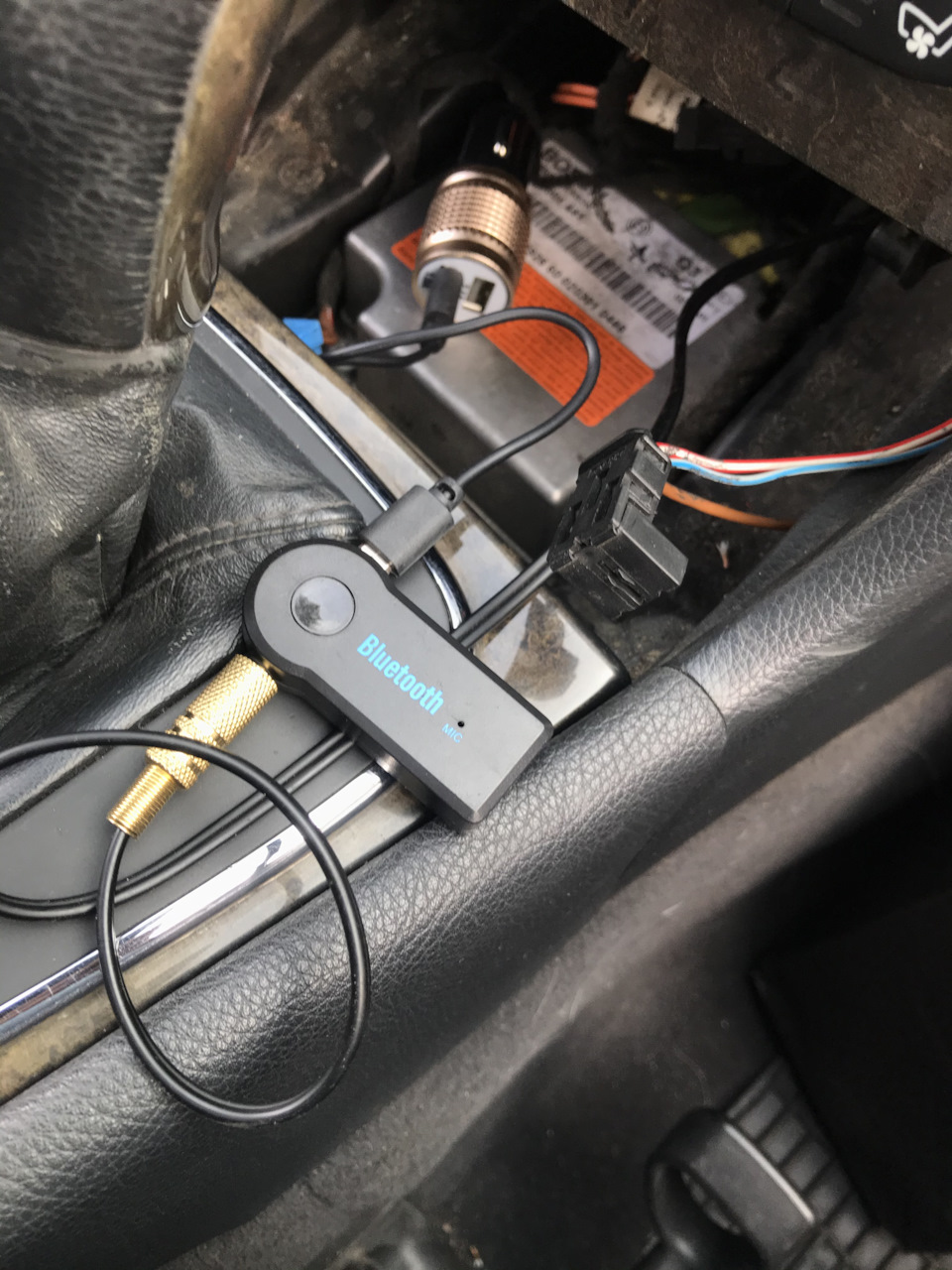 Музика по Bluetooth в 211) 1