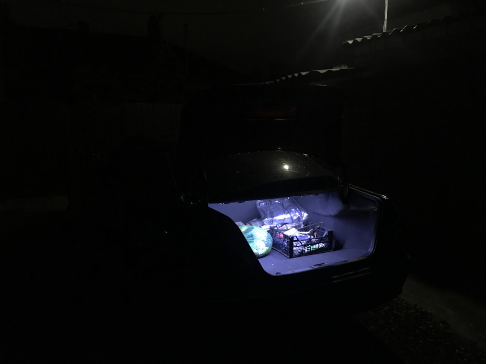 Світло в багажнику W211 2