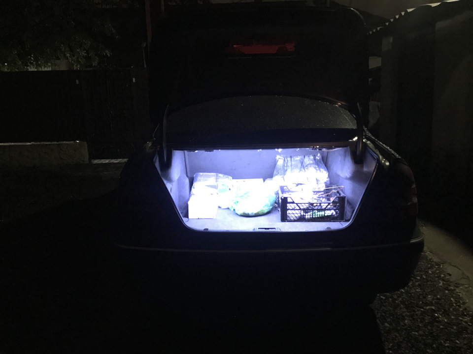 Світло в багажнику W211 4