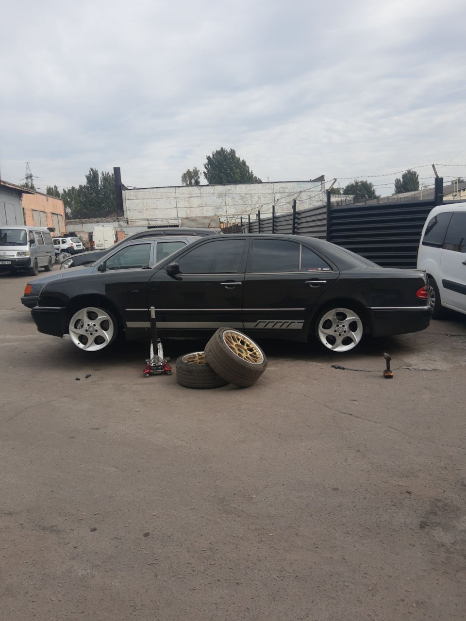 Диски на літо. R18 Alfhard R18 Meduse 3