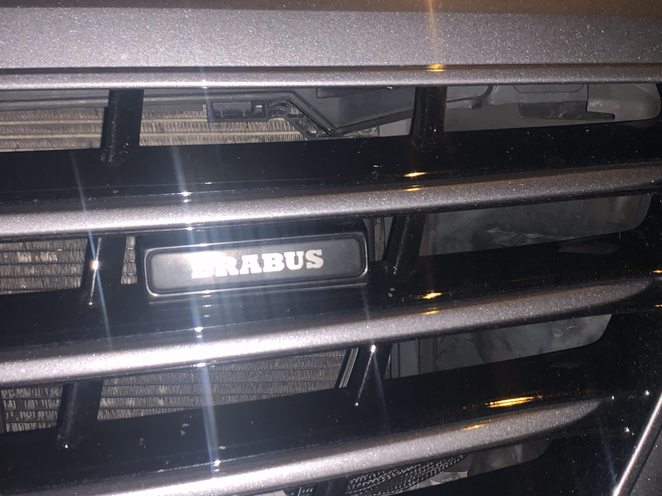 Емблема в решітку радіатора Brabus) 4