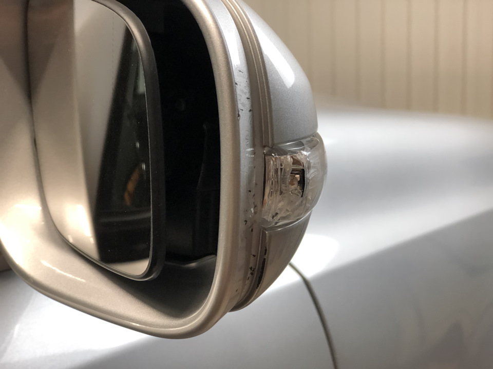 Заміна поворотника в правому дзеркалі Mercedes E-Class W211 1