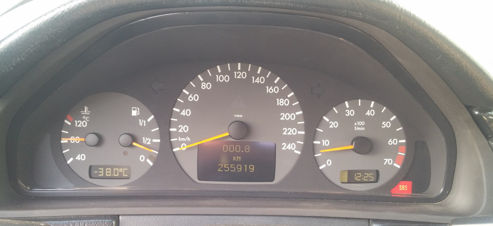 Шукаю таку приладку від рестайлу w210 авангард 1
