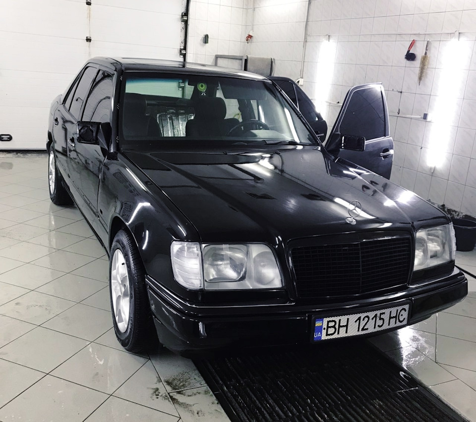 Все ж у чорному кольорі w124 добре виглядає. 1