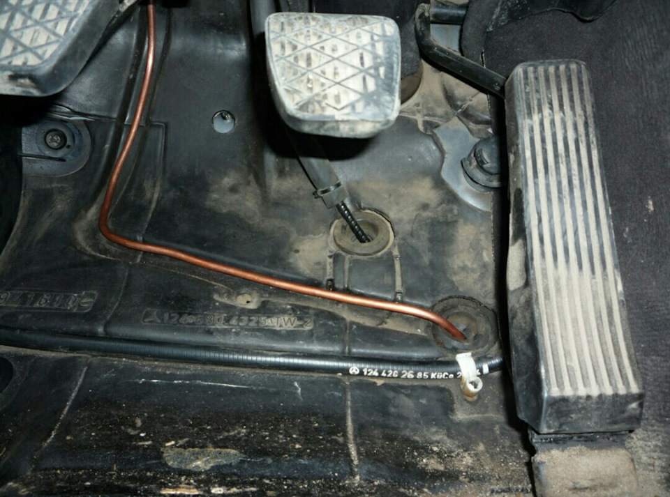 Трубка циліндра зчеплення w124 3