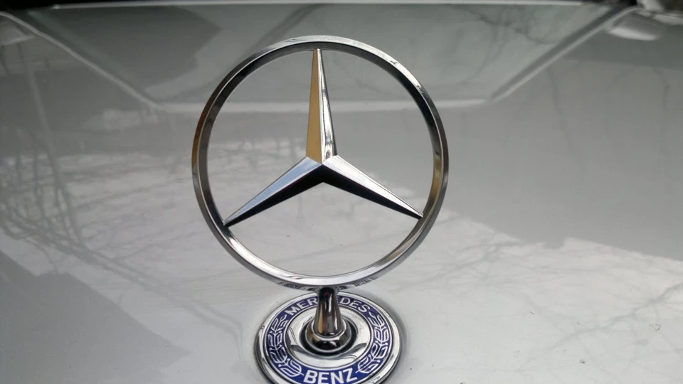 Гордій MERCEDES значок