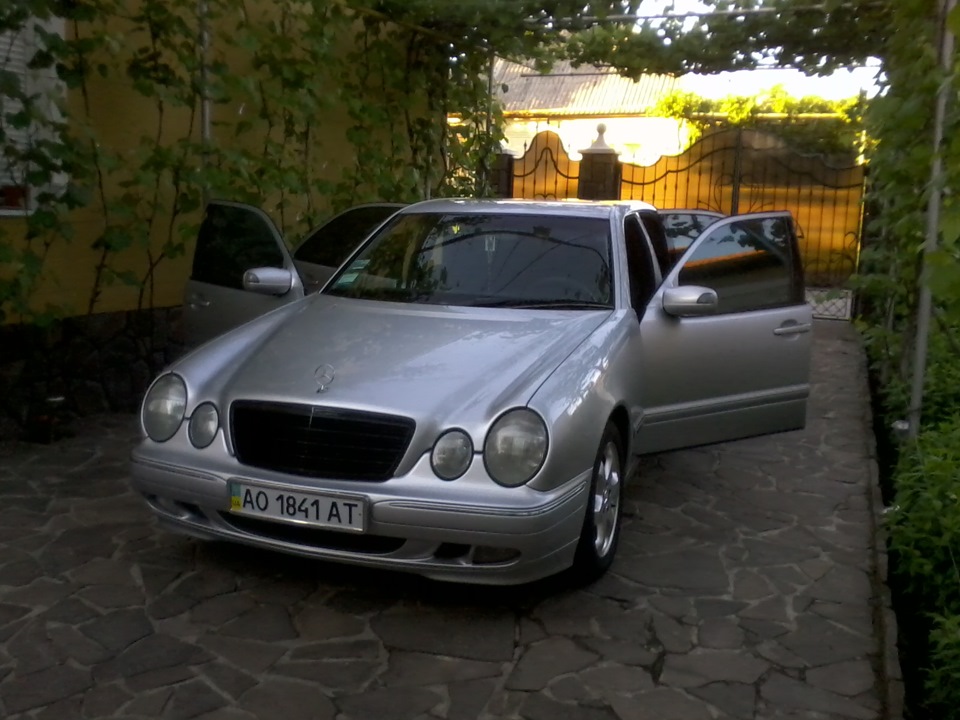 w210 -Silver з чорною Решіткою радіатора. 5