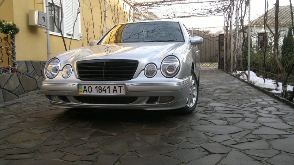 w210 -Silver з чорною Решіткою радіатора. 1