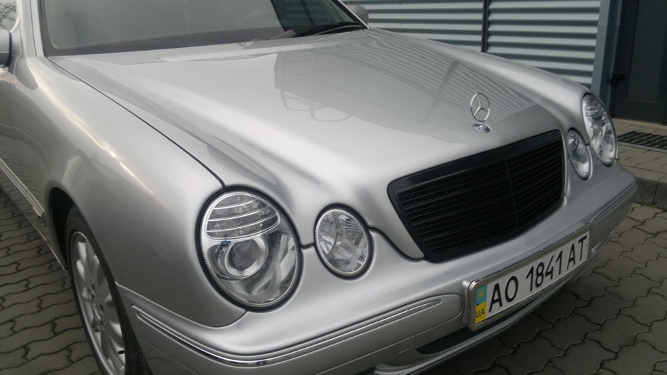 w210 -Silver з чорною Решіткою радіатора. 4
