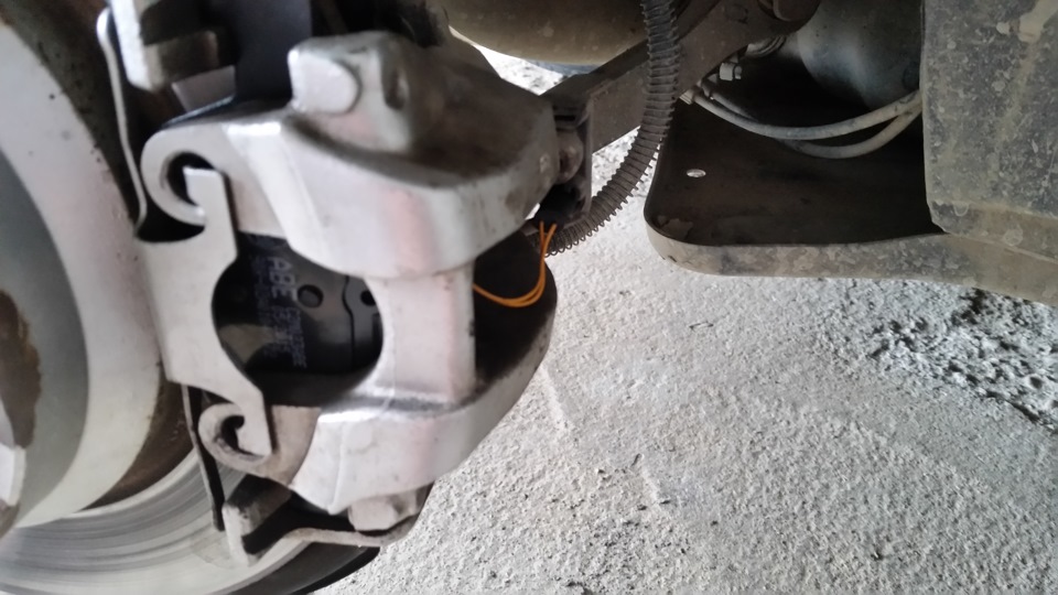 BRAKE LINING WEAR (знос гальмівних колодок) 2