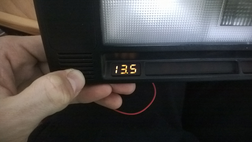 Вольтметр у салон 2