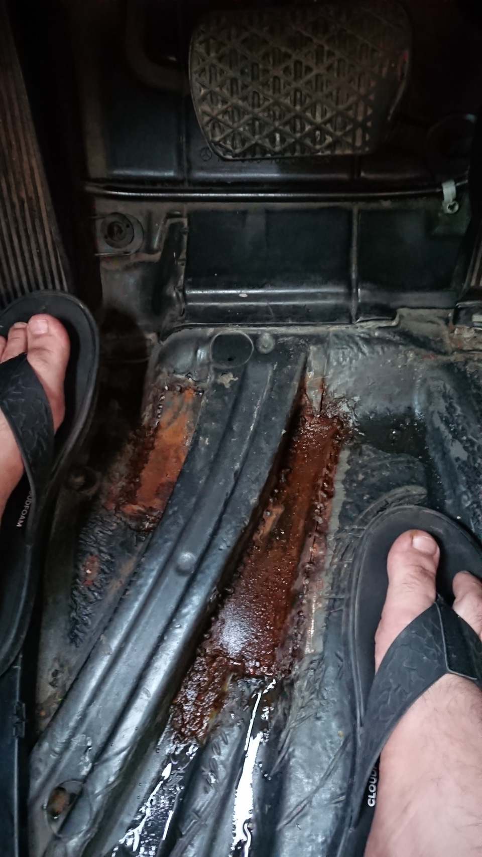 Вода під ногами водія 2