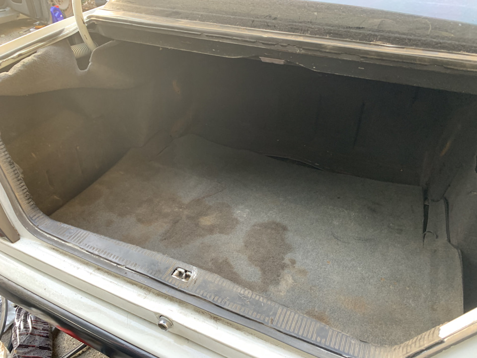 Обшивка багажника з w210 до w124 2