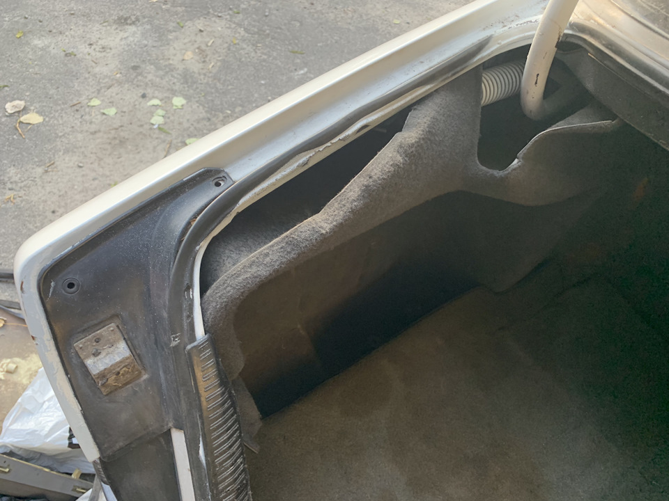 Обшивка багажника з w210 до w124 4