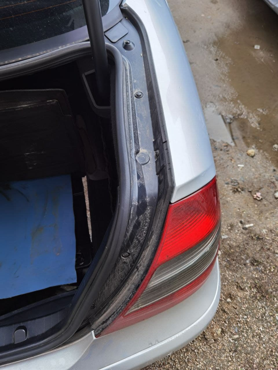 Вода в багажнику W211 2