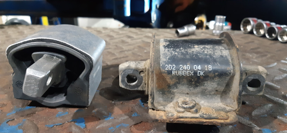 Подушка АКПП Мерседес e230 w210 3