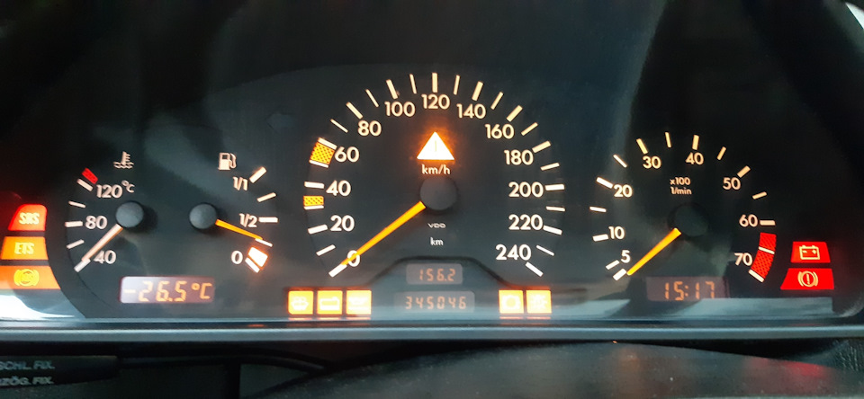 Змінив лампочки в приладку - Mercedes e230 w210 1
