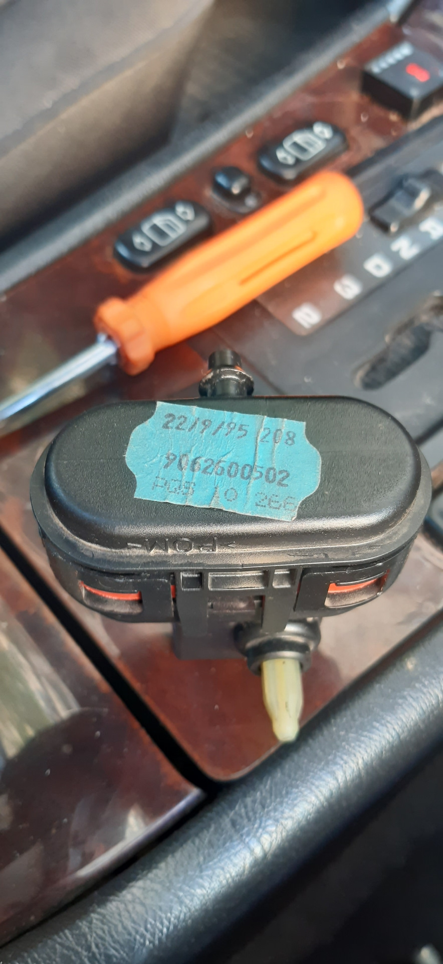 Заслінка рециркуляції - проти подовжніх ароматів - Mercedes e230 - w210 1