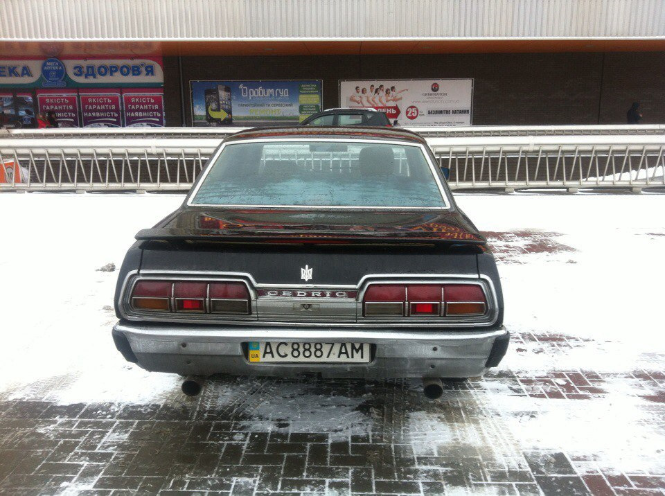 Mercedes W210 у шкурі Niccan Cedric 4