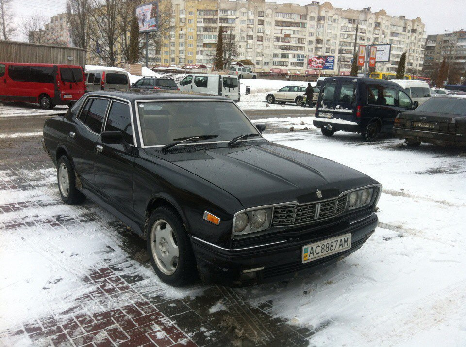 Mercedes W210 у шкурі Niccan Cedric 1