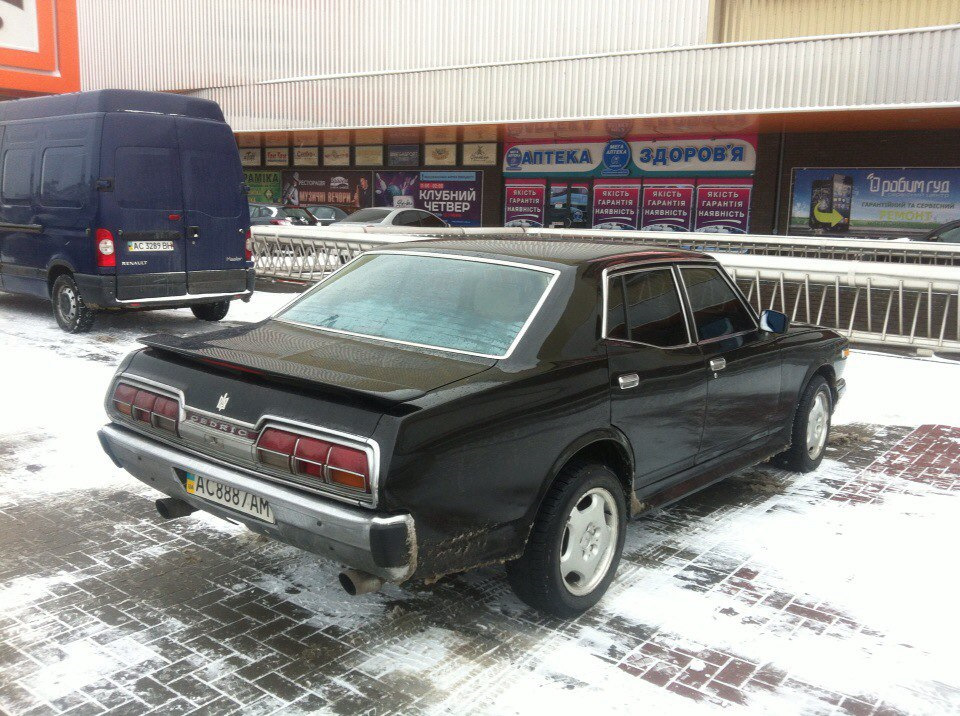 Mercedes W210 у шкурі Niccan Cedric 3
