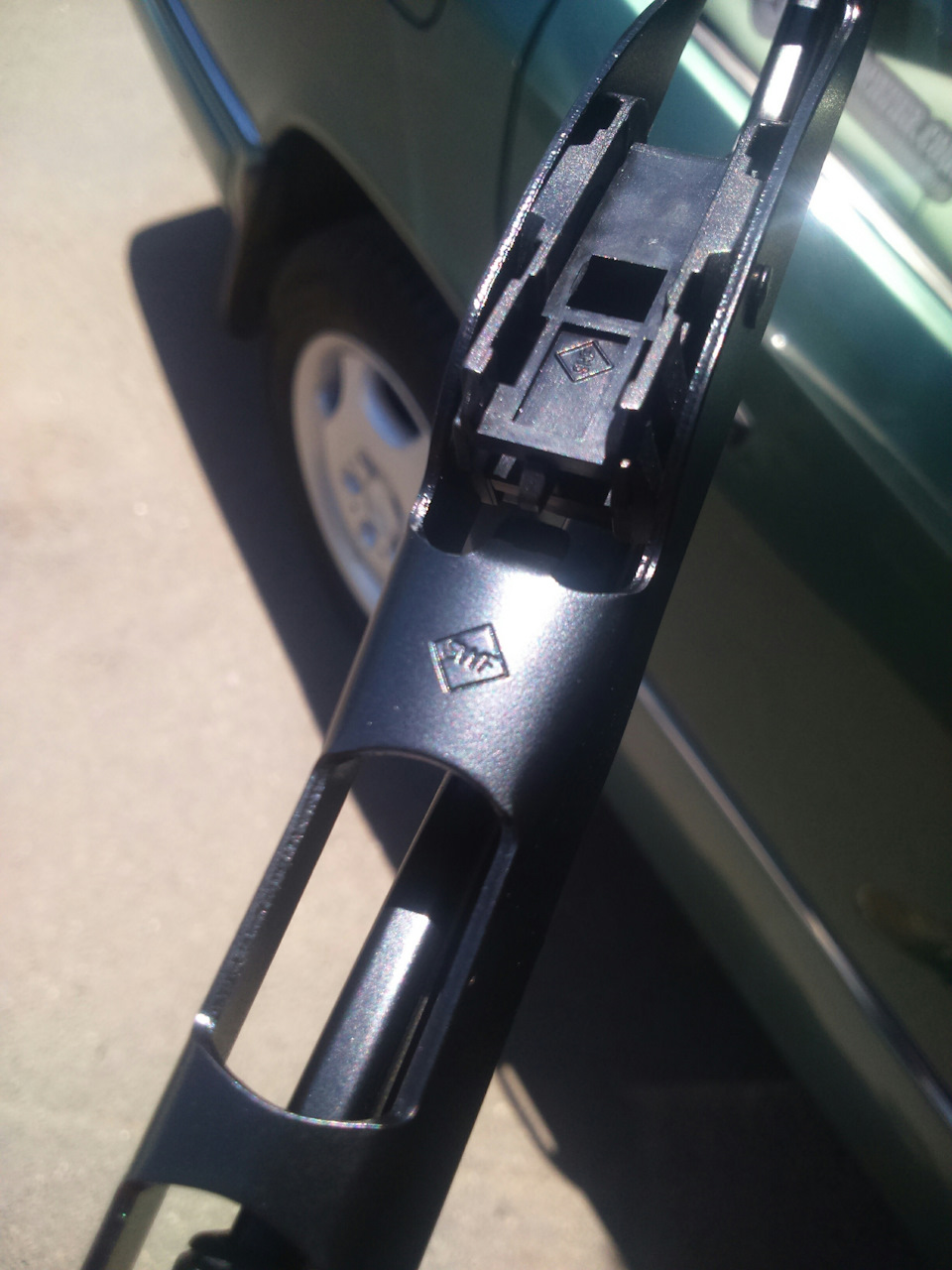 Оригінальний двірник на w124 за $3.5 3