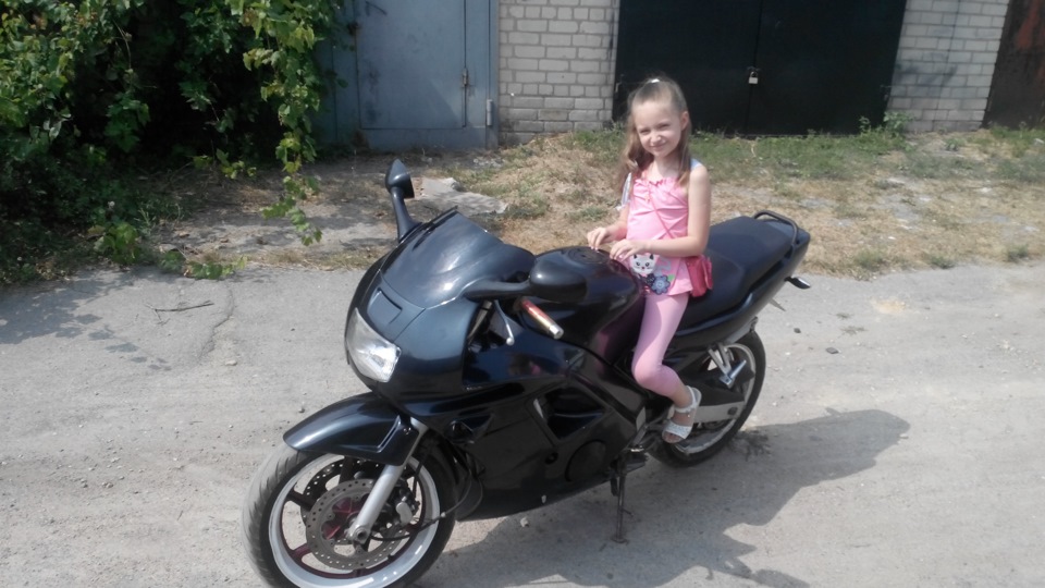 Приучаю дочку к технике… 1