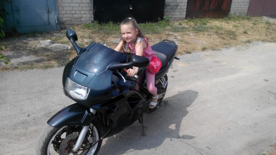 Приучаю дочку к технике… 4