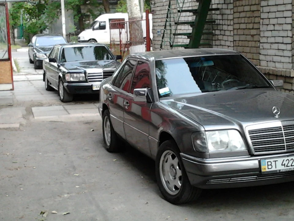 просто трио.