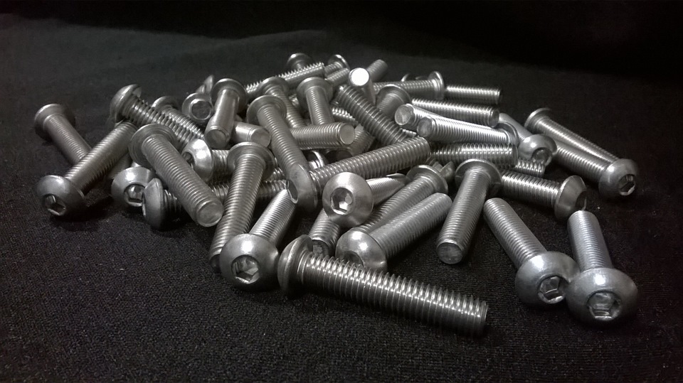 Полірування болтів з нерж.сталі для FONDMETAL CANONICA 1