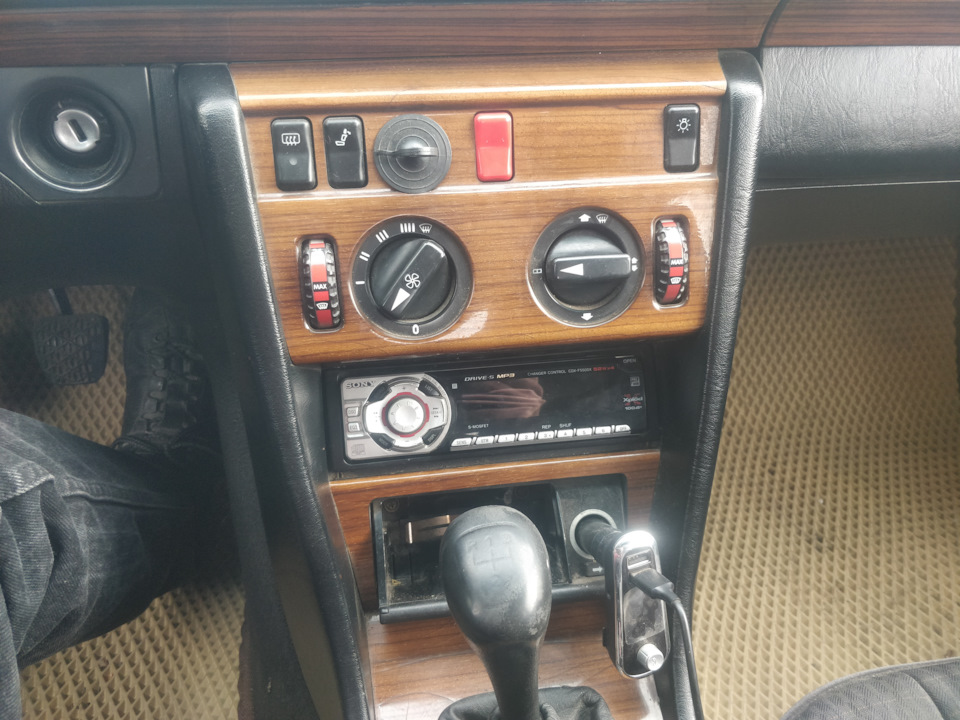 Автомагнітола Kenwood KMM-125 1